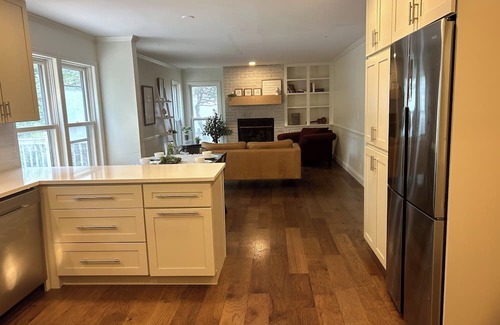 Overland Park Casa | KC Spacious Relaxation: 6bdrm 3.5bath 2800 sqft
