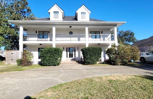 Metairie Casa | SPACIOUS 4-bedroom house in charming Metairie with AC, WiFi, Pool, Patio