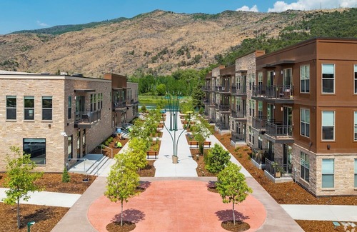 Carbondale Apartamento | Tree Farm Lofts: Luxury Lakefront Living in the Heart of The Roaring Fork Valley