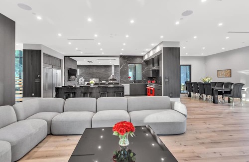 Granada Hills North Casa | Luxury 5,000 sqft Home W/View &Infinity Pool & Spa!