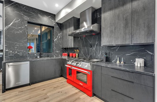 Granada Hills North Casa | Luxury 5,000 sqft Home W/View &Infinity Pool & Spa!