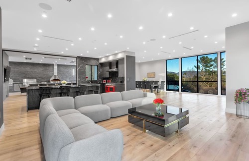 Granada Hills North Casa | Luxury 5,000 sqft Home W/View &Infinity Pool & Spa!