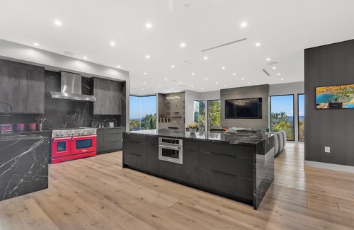 Granada Hills North Casa | Luxury 5,000 sqft Home W/View &Infinity Pool & Spa!