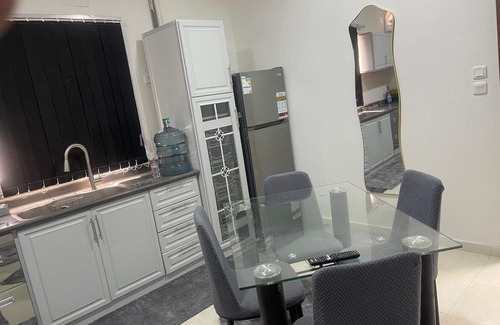 Medina Apartamento | Spacious 6-bedroom apartment in delightful Madinah with WiFi, AC