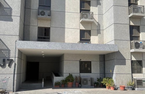 Medina Apartamento | Spacious 6-bedroom apartment in delightful Madinah with WiFi, AC