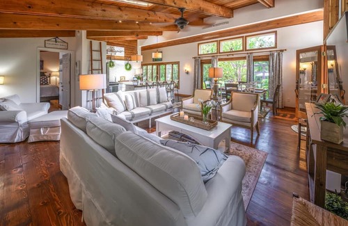 Rehoboth by the Sea Cabaña | FULLY RENOVATED COTTAGE, BLOCK TO BEACH! 4 bed/3.5 bath-Sleeps 11, Dog Friendly!