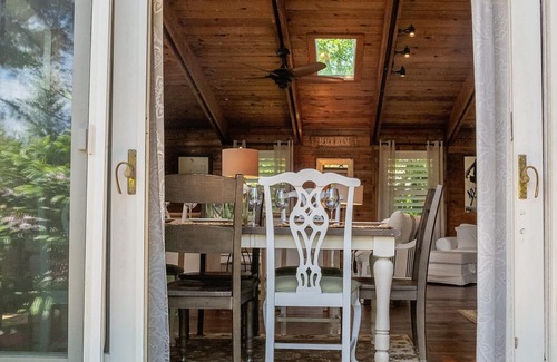 Rehoboth by the Sea Cabaña | FULLY RENOVATED COTTAGE, BLOCK TO BEACH! 4 bed/3.5 bath-Sleeps 11, Dog Friendly!