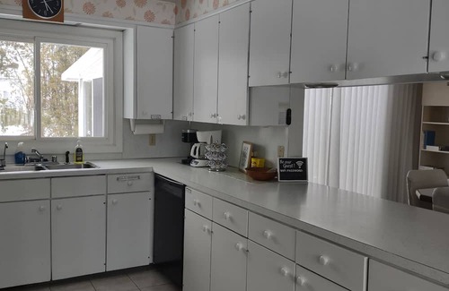 Conneaut Casa | Charming 3-bedroom house with WiFi and AC in enchanting Conneaut
