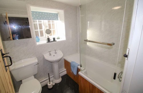 Greenhead Cabaña | Hadrians Wall Cottage Greenhead - a cottage that sleeps 8 guests in 4 bedrooms