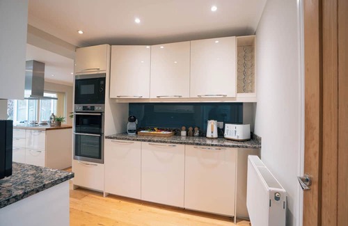 York Casa | Kick back and relax in this spacious 4-Bedroom Home near York Wildlife Reserve