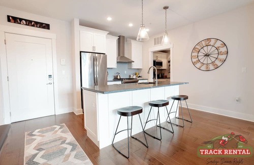 Saratoga Springs Condominio | Luxurious Manhattan-Style Condo for Rent
