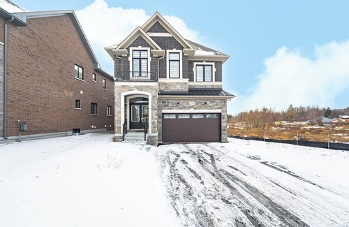 Vaughan Casa | Charming 5BR Escape: Unwind in Cozy Vaughan House