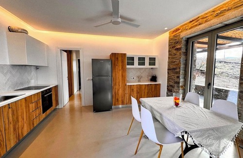 Koundouros Apartamento | Tzia Authentic Stone Apt with Sea View