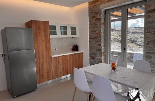 Koundouros Apartamento | Tzia Authentic Stone Apt with Sea View