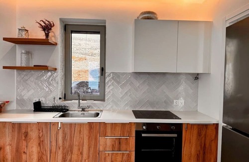 Koundouros Apartamento | Tzia Authentic Stone Apt with Sea View