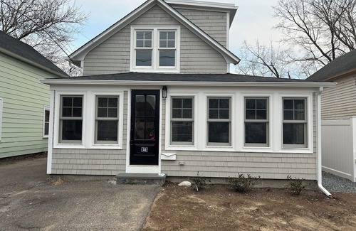 Barrington Casa | Cottage by the Bay: Cozy 2-bedroom house in charming Barrington with AC, WiFi