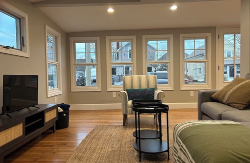 Barrington Casa | Cottage by the Bay: Cozy 2-bedroom house in charming Barrington with AC, WiFi