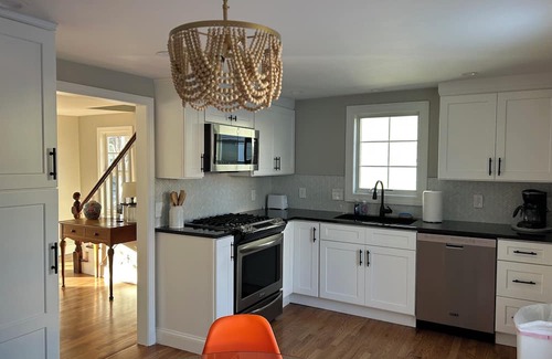 Barrington Casa | Cottage by the Bay: Cozy 2-bedroom house in charming Barrington with AC, WiFi