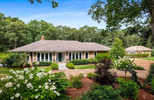Oak Bluffs Casa | Charming 4 Bedroom Heated Pool Outdoor Dining w/Sound System in Oak Bluffs
