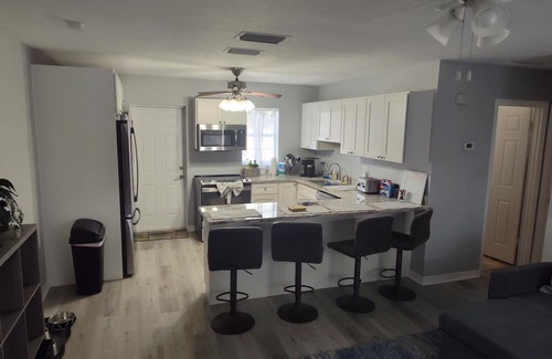 Apollo Beach Casa | Charming 2/1 in the Heart of Apollo Beach.