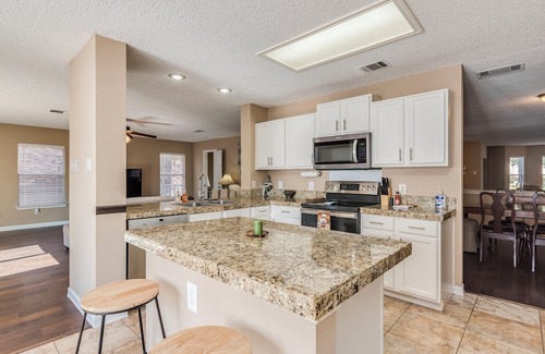 Cedar Park Casa | Spacious 5-bdrm house w/Free WiFi in Pleasant Cedar Park 25 Min to 6th Street