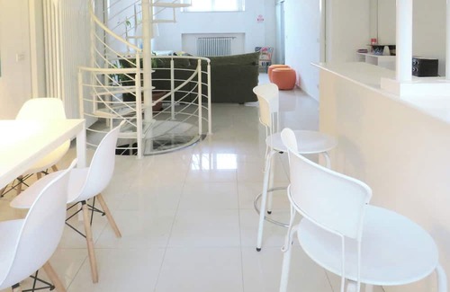 Barriera di Milano Apartamento | Very bright open space apartment with entire glass wall