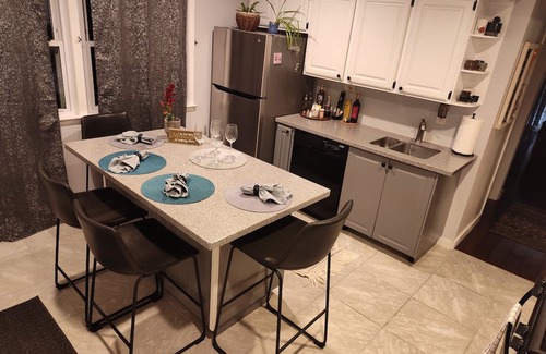 Crossroad Park Casa | Sweet 2-bedroom home with A/C and back deck w/dining area, gas grill & fire pit