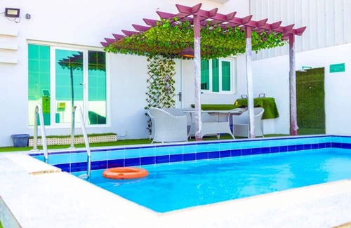 Al Hadd Chalet De Esquí | Staycation with Exciting Sea Adventure Package