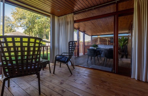 Erm Chalet De Esquí | Drents Genieten in Grasheide: with private jacuzzi and infrared sauna.