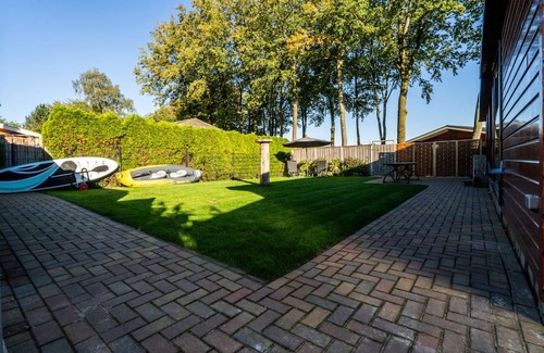 Erm Chalet De Esquí | Drents Genieten in Grasheide: with private jacuzzi and infrared sauna.