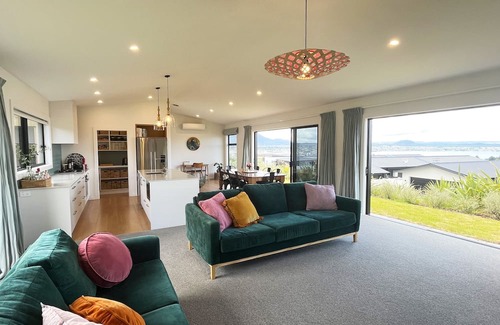 Nukuhau Casa | Panoramic Paradise: Stunning Lake and Mountain Views in Taupō