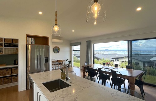 Nukuhau Casa | Panoramic Paradise: Stunning Lake and Mountain Views in Taupō