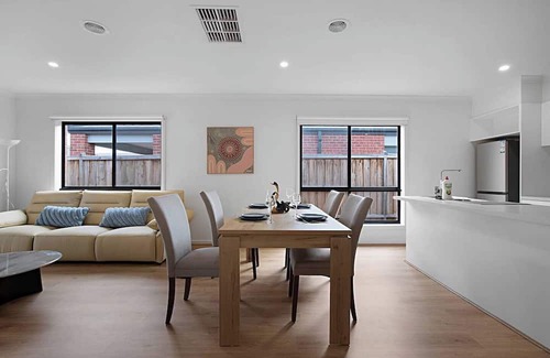 Melton South Casa | Stylish & Perfect for Relaxation