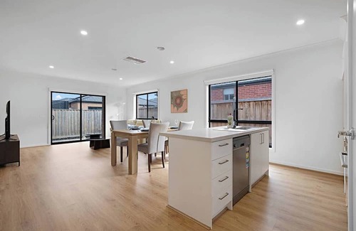 Melton South Casa | Stylish & Perfect for Relaxation