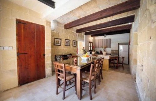 Santa Lucija Otro | L-Ghorfa Taz-Zebbuga Farmhouse