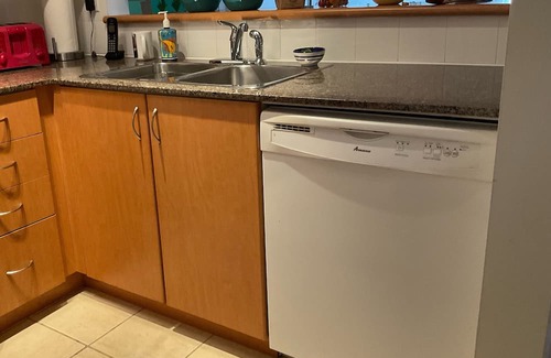 Coquitlam Apartamento | Sublet Jan.&Feb. 2025 Downtown Coquitlam. 5 min. from Skytrain and Coq. Centre