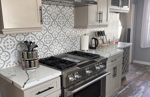Charter Oak Casa | Charming house in pleasant Glendora with WiFi and AC