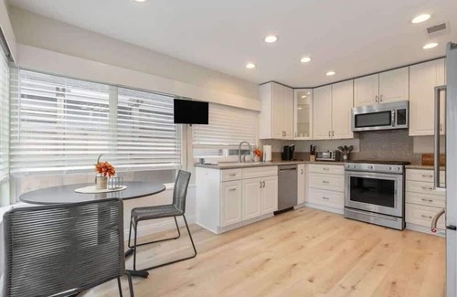 Huntington Beach Casa | Serenity Haven in Huntington- Beach vibe & pool
