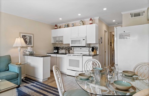 Palmetto Dunes Condominio | Beachfront resort condo on Hilton Head with balcony, bunks, and beach bar!