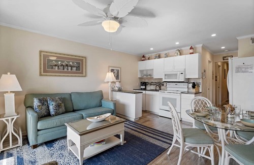 Palmetto Dunes Condominio | Beachfront resort condo on Hilton Head with balcony, bunks, and beach bar!