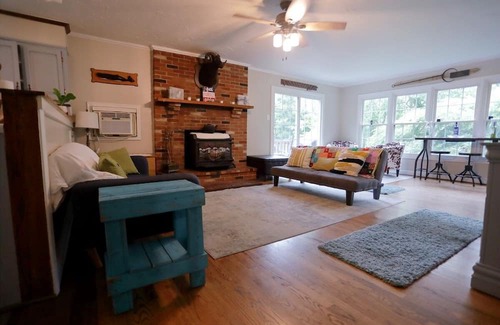 Sharpsburg Casa | Taylor's Landing C&O Retreat