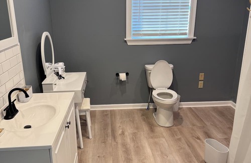 Marksville Casa | Charming 4-bedroom house in Marksville with AC, WiFi.
