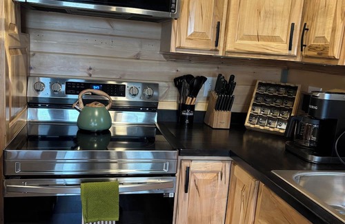 East Burke Casa | Cozy, newly designed, one bedroom home with gorgeous mountainous view in Kirby