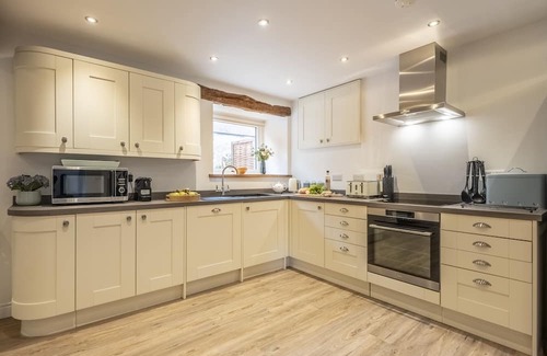 Taddington Cabaña | Beech Farm Barns is situated perfectly within the countryside of The Peak District.