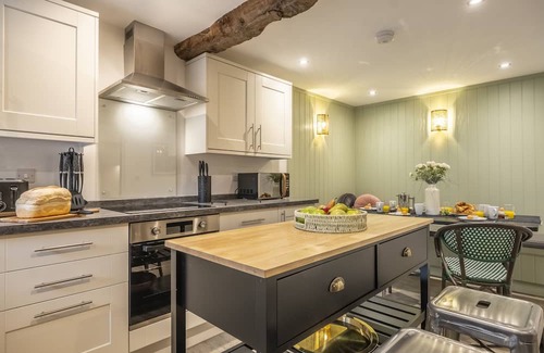 Taddington Cabaña | Beech Farm Barns is situated perfectly within the countryside of The Peak District.