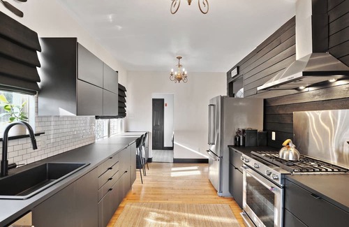 Milton Casa | Tranquil Modern Oasis near local beaches w/gym, office, fire pit. Pet friendly!