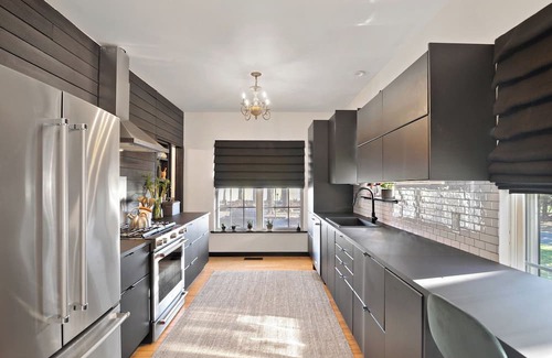 Milton Casa | Tranquil Modern Oasis near local beaches w/gym, office, fire pit. Pet friendly!
