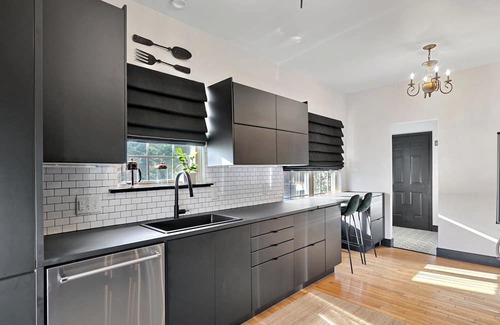 Milton Casa | Tranquil Modern Oasis near local beaches w/gym, office, fire pit. Pet friendly!