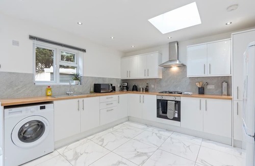 Little Holland Casa | Elegant 3 Bed Haven in Dartford