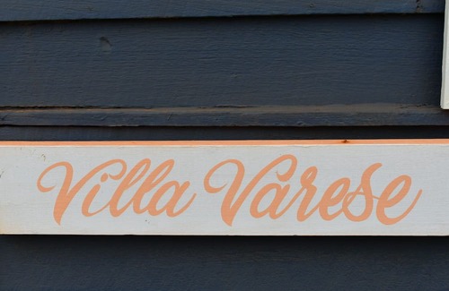 Windy Harbour Casa | Villa Varese is an original 1950's cottage that is 200metres from the beach.